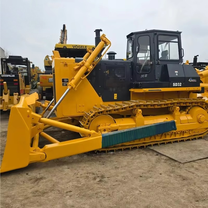 Tracked Bulldozer SEM818F 180H - Heavy Equipment In Construction review and price